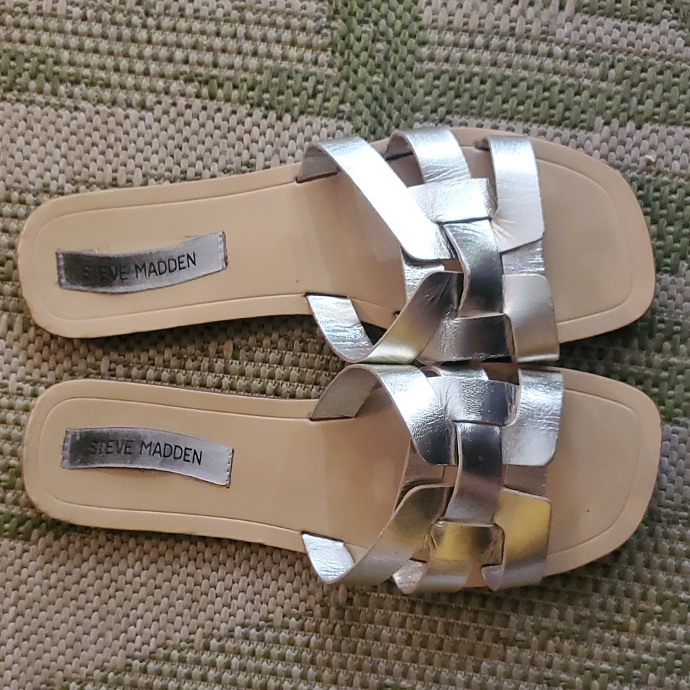 Steve Madden Silver Metallic Leather Upper Sandals